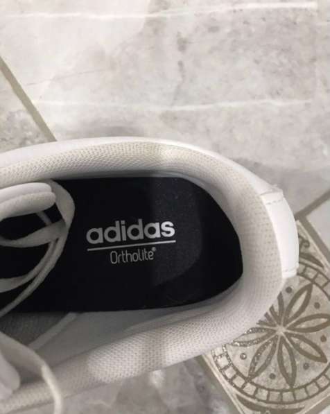 Продам красовки женские adidas в Москве