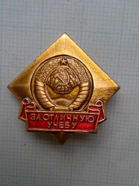Значки ЦК ВЛКСМ разные в фото 8