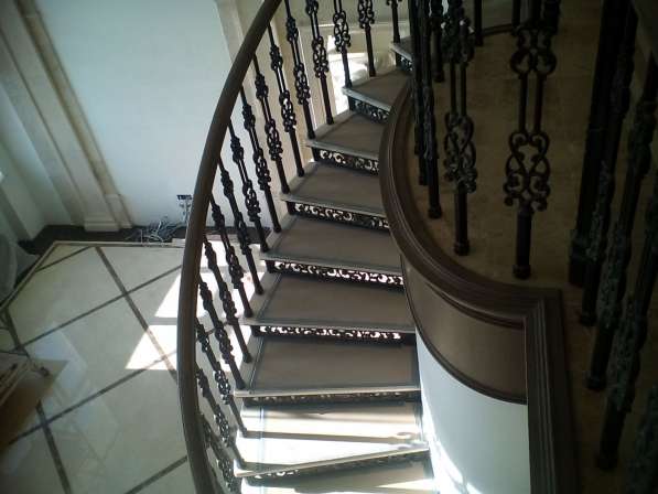Лестницы из натурального камня мрамора и гранита в Подольске фото 5