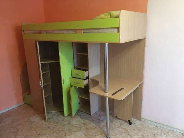 Детская кровать чердак со столом и шкафом в Сыктывкаре фото 3