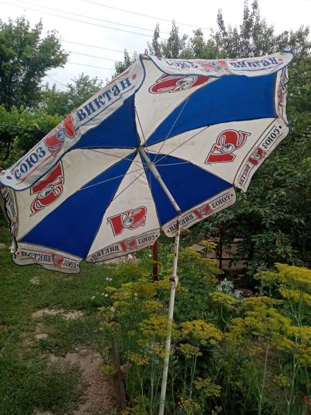 Продам два пляжных зонта диаметром 220см, высотой 200см в 
