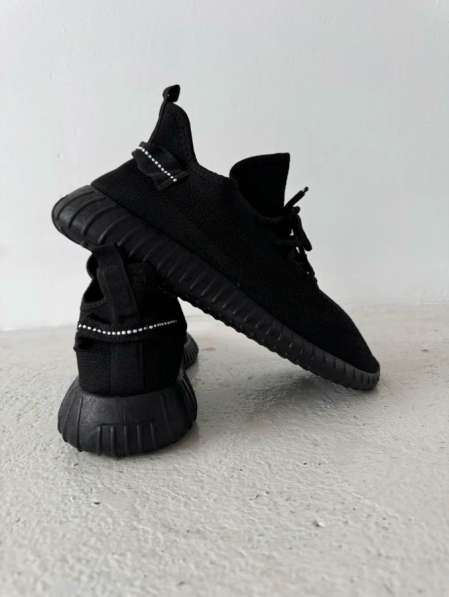 Кроссовки Yeezy в Москве