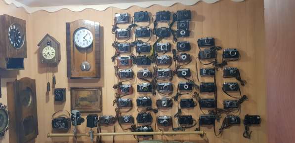Коллекция фотоаппаратов и часов СССР и германии