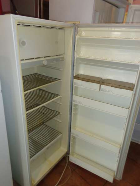 Холодильник б/у Бирюса в Омске