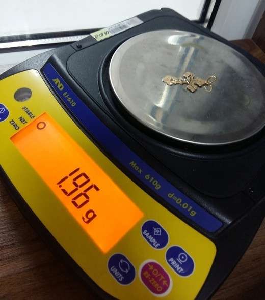 Золотой крестик 585 проба 3 см на 3 см вес 1,96 грамм в Сыктывкаре