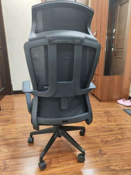 Кресло офисное / компьютерное в фото 7