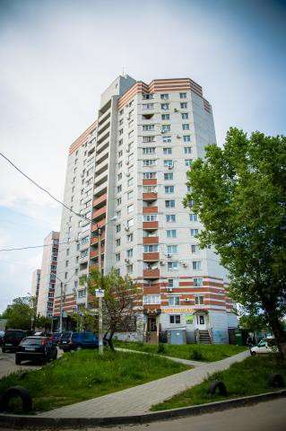Продам однокомнатную квартиру в Воронеже. Жилая площадь 46,30 кв.м. Этаж 13. Есть балкон.