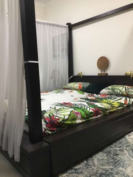 Продаётся современная большая кровать с балдахином в фото 5