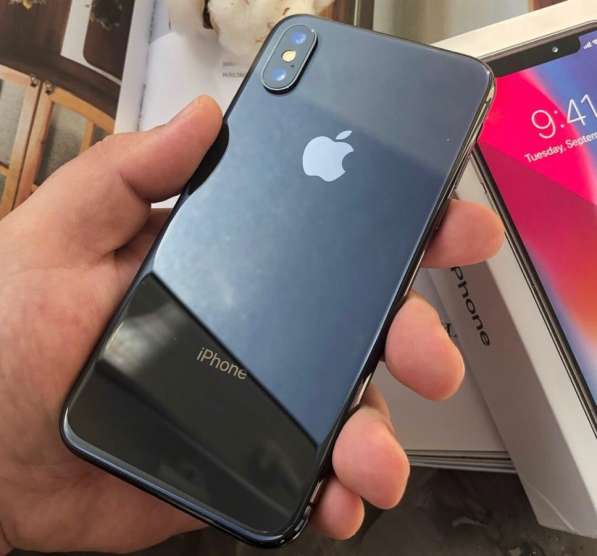 Продам IPhone X в Санкт-Петербурге