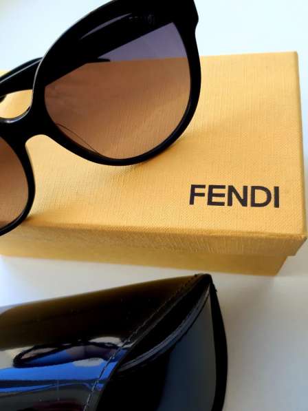 Новые солнцезащитные очки Fendi