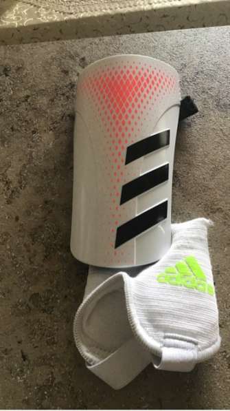 Футбольные щитки Adidas Predator в Барнауле фото 3