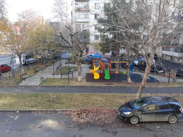 Просторная трехкомнатная квартира в Тбилиси в фото 8
