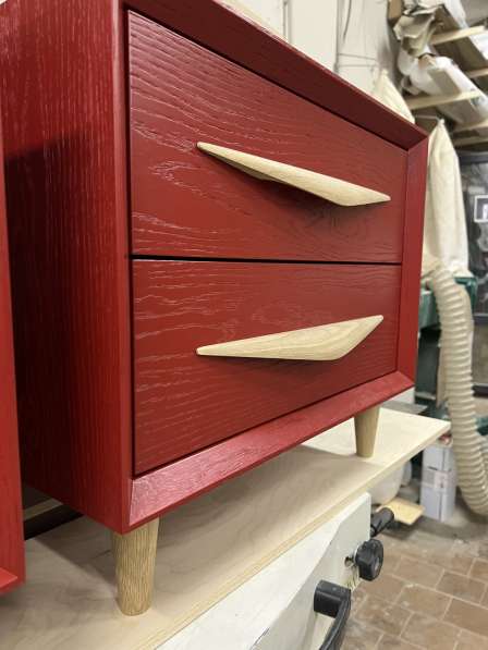 Тумбы прикованные