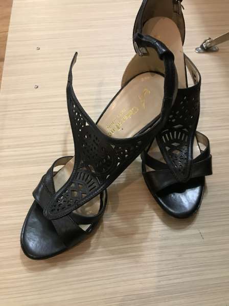 Босоножки кожа