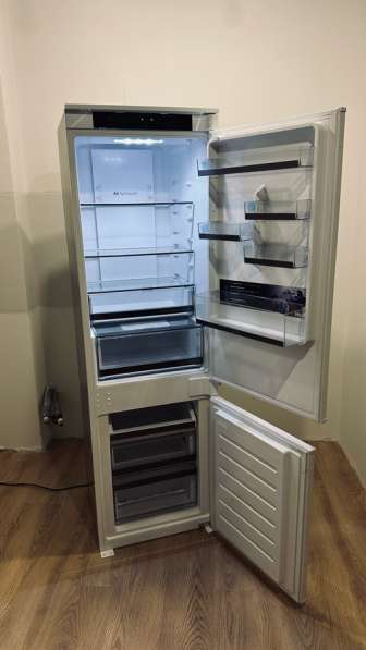 Холодильник встраиваемый Haier HBW5518ERU