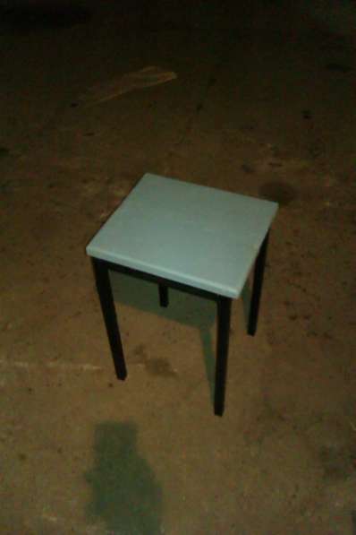 Табурет на металлокаркасе