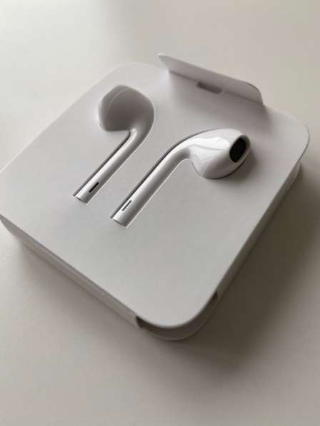 Наушники Apple EarPods (разъём lighting) в Санкт-Петербурге