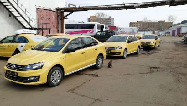 Водитель Такси аренда 1500 руб/день, выкуп в Москве