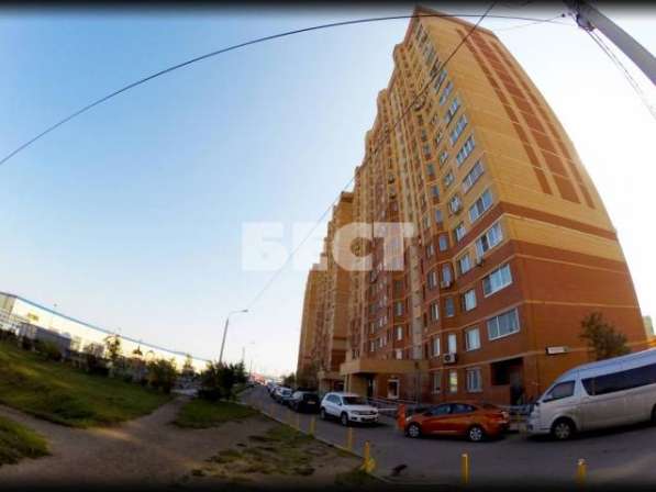 Продам трехкомнатную квартиру в г.Котельники. Жилая площадь 90 кв.м. Дом кирпичный. Есть балкон.