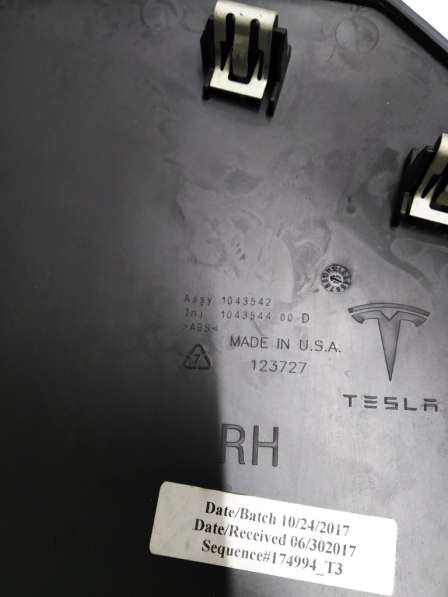 З/ч Тесла. Накладка боковая торпеды правая Tesla model X 104 в Москве фото 3