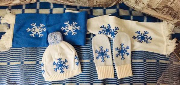 Зимний комплект, шапка, шарф, рукавицы