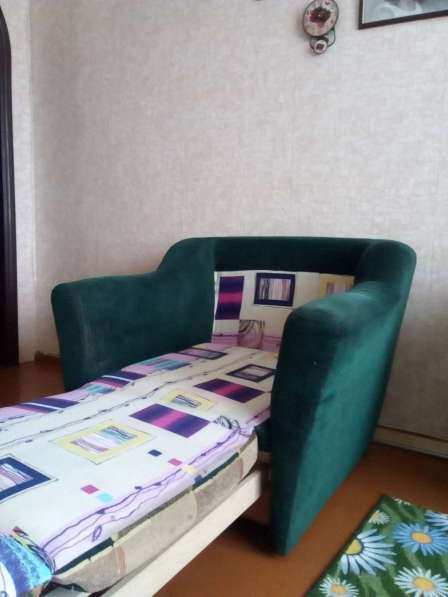 Продам комплект мягкой мебели, диван и два кресла в Медвежьегорске