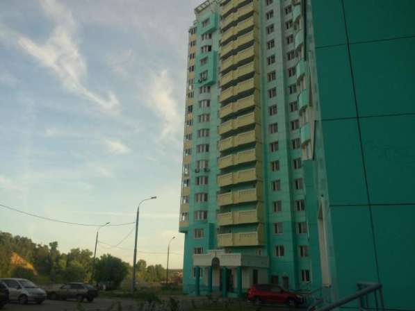 Продам трехкомнатную квартиру в Красногорске. Жилая площадь 96 кв.м. Этаж 8. Есть балкон.