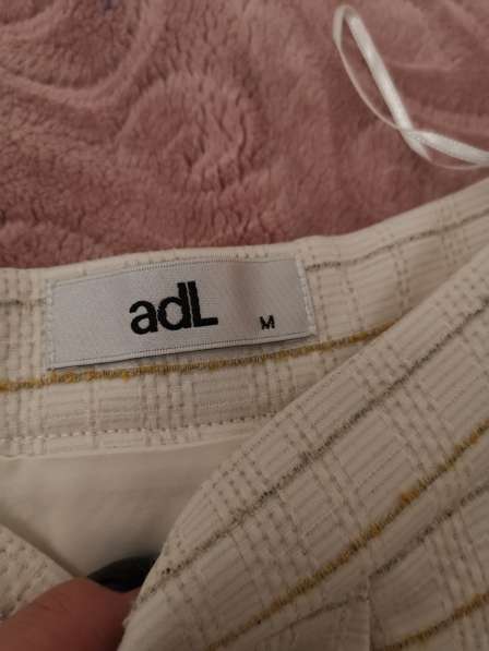 ADL юбка размер М с пиджаком размер L в фото 6