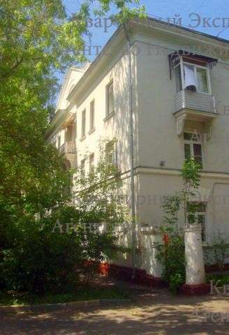 Продам трехкомнатную квартиру в Москве. Жилая площадь 102,30 кв.м. Этаж 3. Есть балкон.