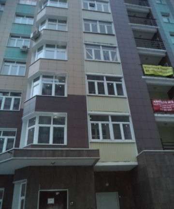 Продам двухкомнатную квартиру в Раменское. Жилая площадь 45 кв.м. Дом монолитный. Есть балкон.