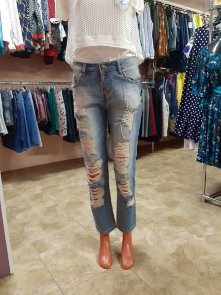 Женская одежда джинсы, футболки, блузки в фото 13