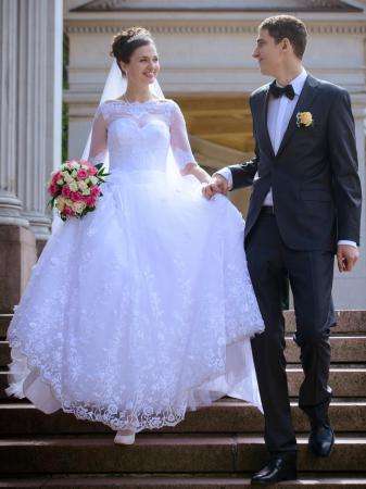 Кружевное пышное свадебное платье с вышивкой в Москве фото 9