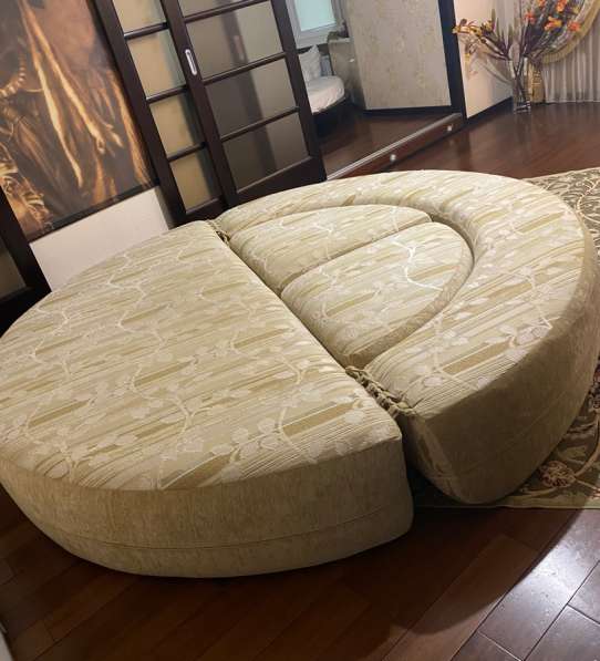 Круглая диван-кровать с пуфиками в Реутове фото 3