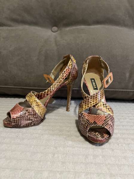 Босоножки женские