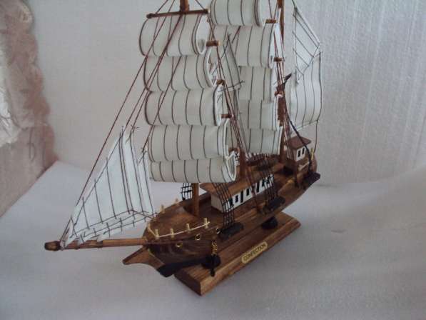 Модель парусник Confection