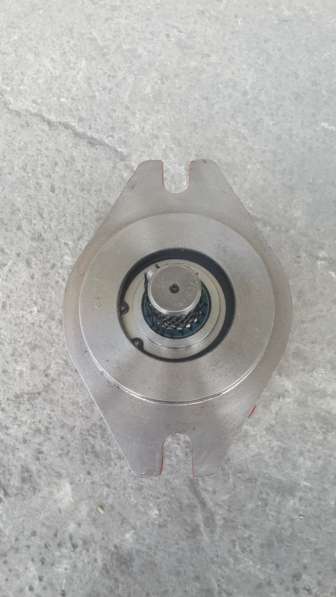 Гидромотор поворота стрелы на Unic 330 в Нижнем Тагиле фото 3