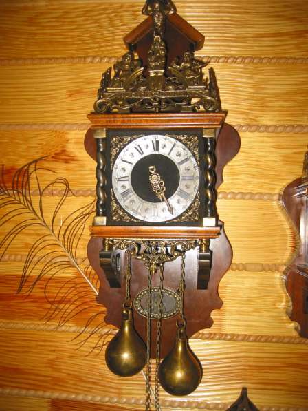 Старинные настенные голландские часы с боем в фото 4