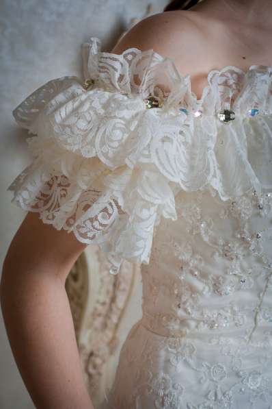 Кружевное свадебное платье в стиле рустик