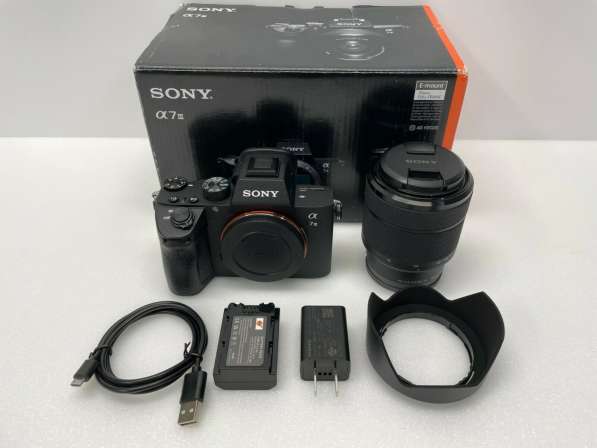 Sony Alpha A7 III с объективом 28-70 мм в 
