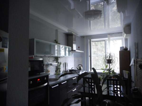 Продам трехкомнатную квартиру в Волгоград.Жилая площадь 63,40 кв.м.Дом панельный.Есть Балкон.