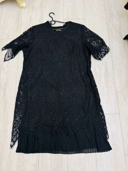 Эффектное платье со стразами