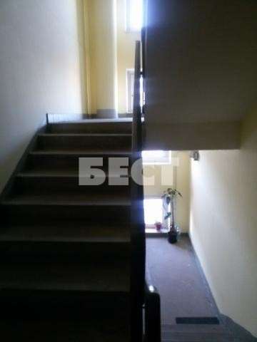 Продам однокомнатную квартиру в Москве. Жилая площадь 43 кв.м. Дом панельный. Есть балкон.