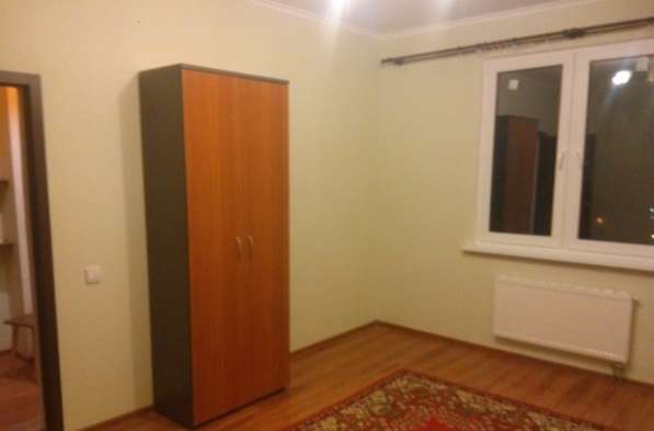 Сдам однокомнатную квартиру в Домодедове. Жилая площадь 40 кв.м. Этаж 15. Есть балкон.