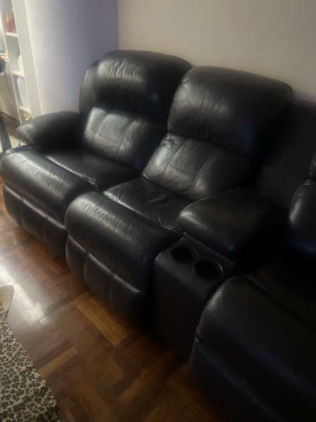 Продаю Кожаный диван в фото 4