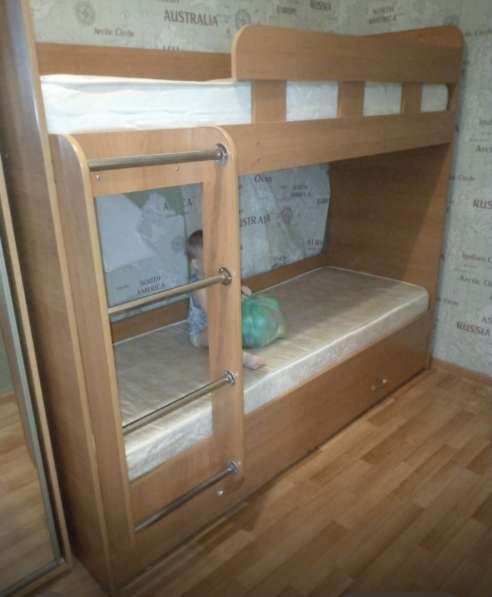 Продам двух ярусную кровать