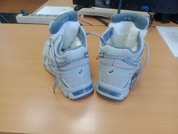 Кроссовки женские, зимние 1500 в Красноярске