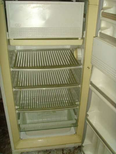 старый холодильник ЗИЛ