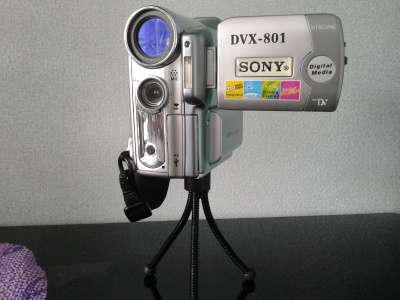 Mini DV камеру Sony DVX-801
