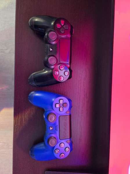 Sony Playstation 4 pro 1tb + 2 контроллера в Москве фото 4