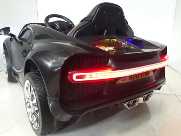 Крутой электромобиль на гелевых колесах Bugatti/Бугатти в фото 4